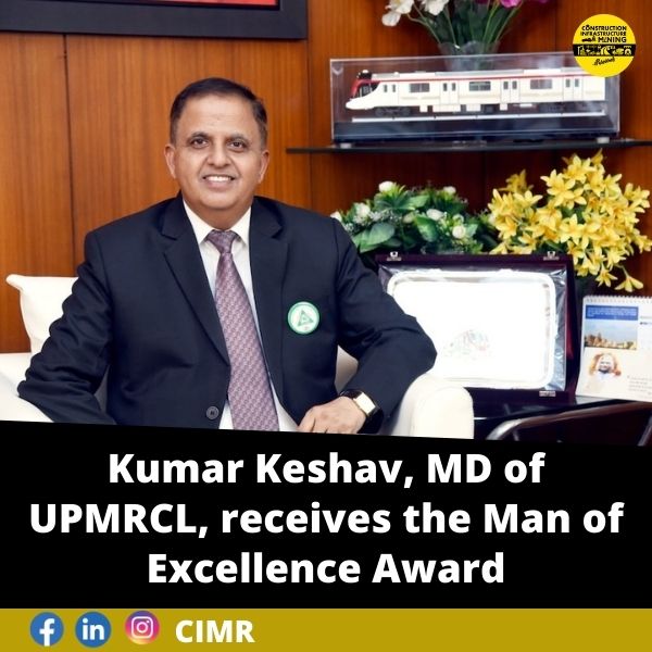 Kumar Keshav, MD of UPMRCL, receives the Man of Excellence Award