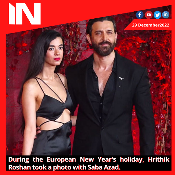 During the European New Year’s holiday, Hrithik Roshan took a photo with Saba Azad.