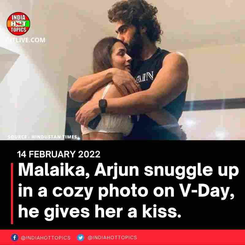 Malaika, Arjun snuggle up in a cozy photo on V-Day, he gives her a kiss.